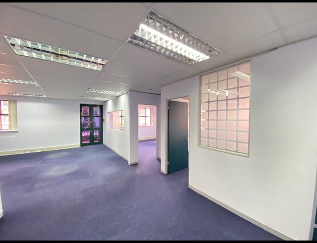 310M² OFFICE TO LET IN KENILWORTH